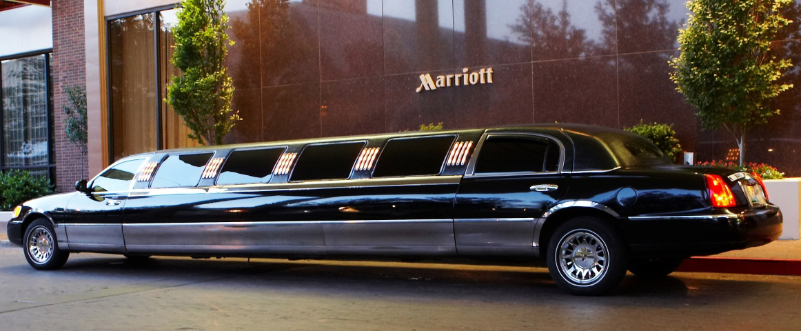 MONSTERSUV.COM - Black 14 Passenger Stretch Lincoln Limousine